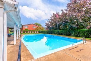 White Oak Apartments in Pittsburgh, PA - Building Photo