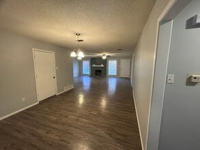 4506 65th St, Unit B in Lubbock, TX - Foto de edificio - Building Photo