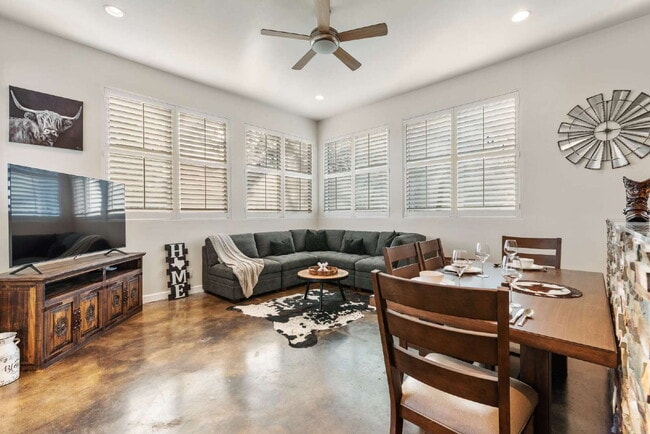 property at 2612 Carnarvon Ln
