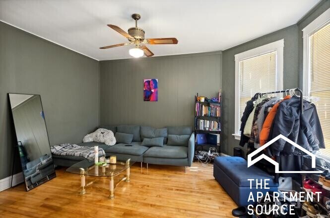 5128 W Henderson St in Chicago, IL - Building Photo