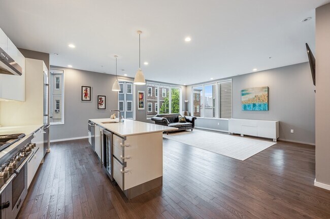 14 I St, Unit 3 in Boston, MA - Building Photo - Building Photo