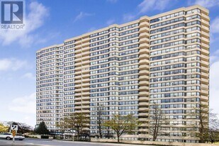 400 Webb Dr in Mississauga, ON - Building Photo
