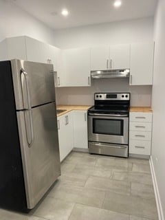 property at 5497 Av. Victoria