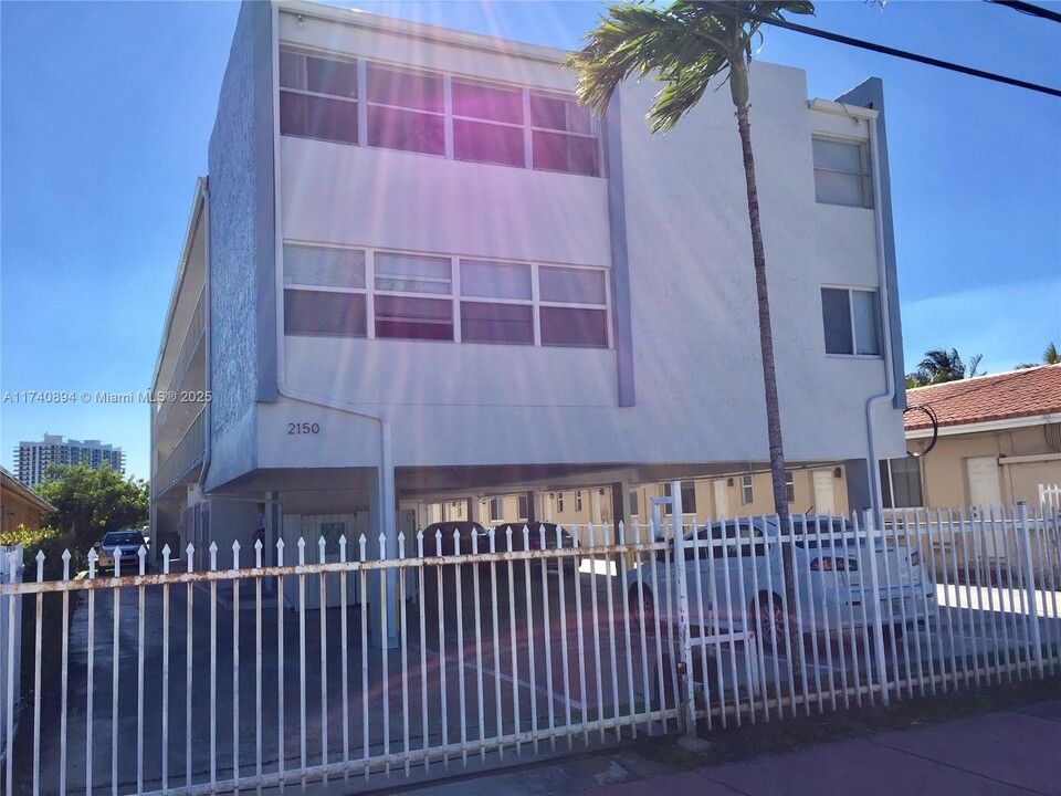 2150 Bay Dr in Miami Beach, FL - Building Photo