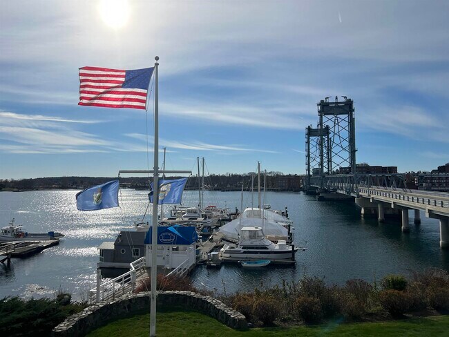 4 Island Ave in Kittery, ME - Building Photo - Building Photo