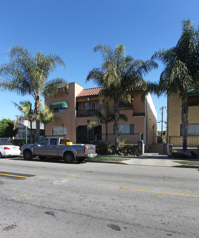 1166 N Edgemont St in Los Angeles, CA - Building Photo - Building Photo