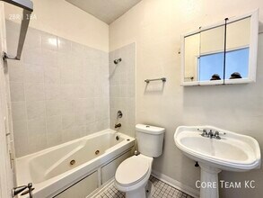 404 W 17 St-Unit -1E in Kansas City, MO - Building Photo - Building Photo