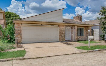 6326 Briar Terrace Dr in Houston, TX - Building Photo - Building Photo