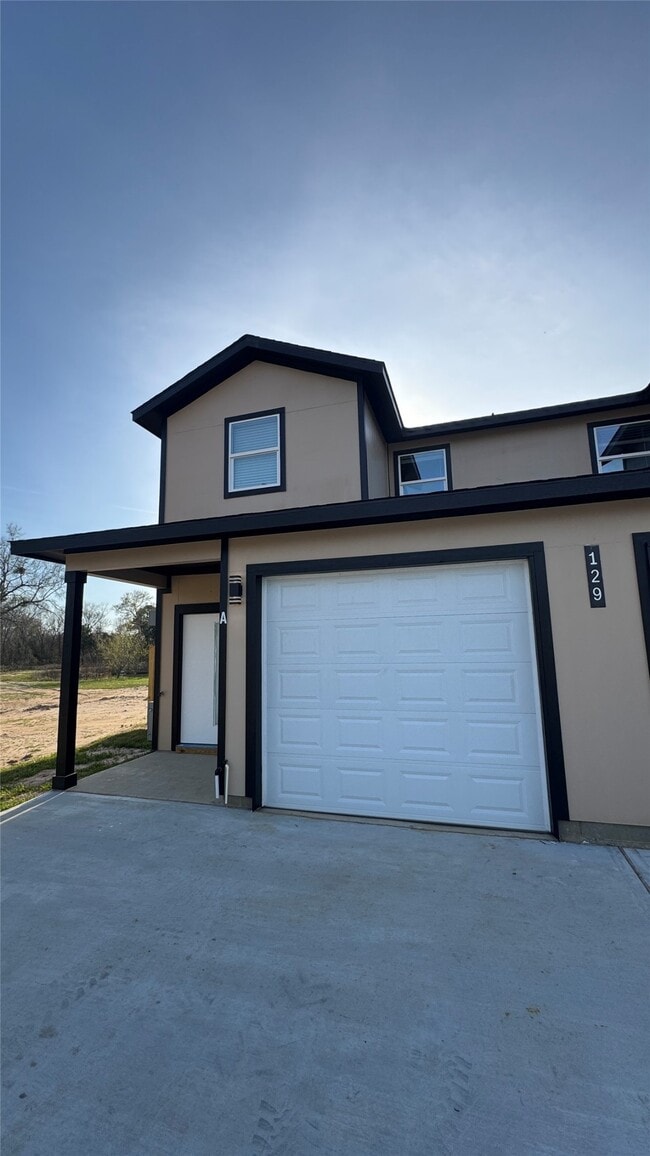 121 S 10th St in Conroe, TX - Building Photo - Building Photo