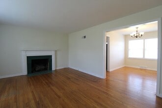 5737 Dearborn St in Mission, KS - Building Photo - Building Photo