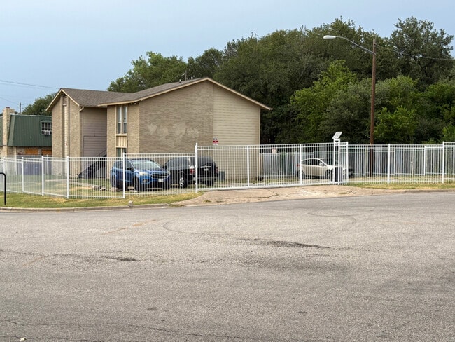 2906 Sweeney Ln in Austin, TX - Building Photo - Building Photo