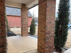 16616 Moorgate Ln in Edmond, OK - Foto de edificio - Building Photo