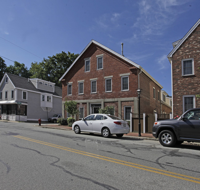 119 Merrimac St in Newburyport, MA - Foto de edificio - Building Photo