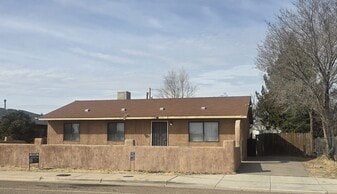 409 River Rd in Santa Rosa, NM - Building Photo