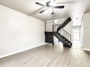 5055 Fort Clark Dr in Austin, TX - Foto de edificio - Building Photo