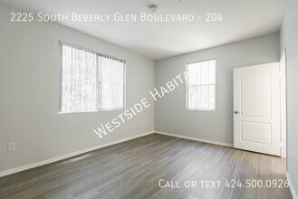 2225 S Beverly Glen Blvd in Los Angeles, CA - Building Photo - Building Photo