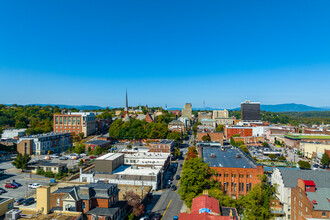 White Star Flats in Lynchburg, VA - Foto de edificio - Building Photo