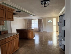 10836 Leeds Rd in Port Richey, FL - Foto de edificio - Building Photo