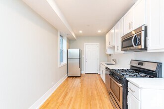 1122 W Addison St in Chicago, IL - Building Photo - Building Photo