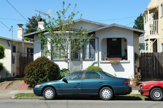 2630 Martin Luther King Jr Way in Berkeley, CA - Foto de edificio - Building Photo