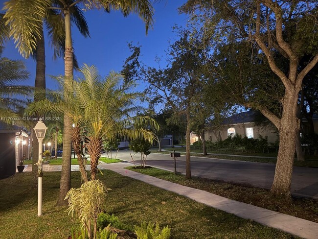 1571 NW 132nd Ave in Pembroke Pines, FL - Building Photo - Building Photo