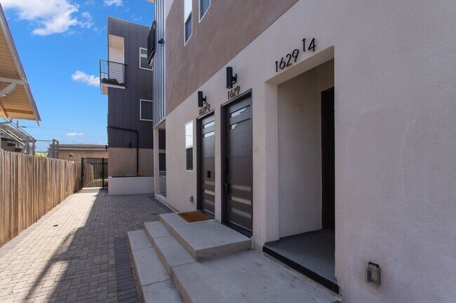 1631 S New Hampshire Ave in Los Angeles, CA - Building Photo - Building Photo