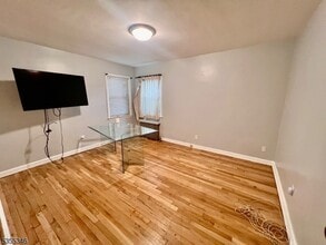 111 Martin Ave in Clifton, NJ - Building Photo - Building Photo