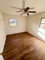 315 Coombs Dr in Bowling Green, KY - Building Photo