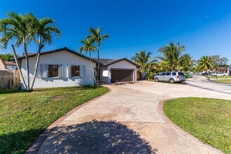 10290 SW 145th Pl in Miami, FL - Building Photo - Building Photo