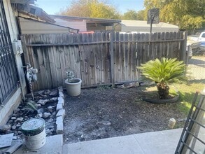 5504 Little Creek Dr in San Antonio, TX - Building Photo - Building Photo