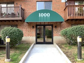 1217 Harbor View Dr in Rocky Hill, CT - Building Photo - Building Photo
