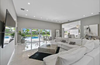 7101 W Lake Dr in West Palm Beach, FL - Building Photo - Building Photo