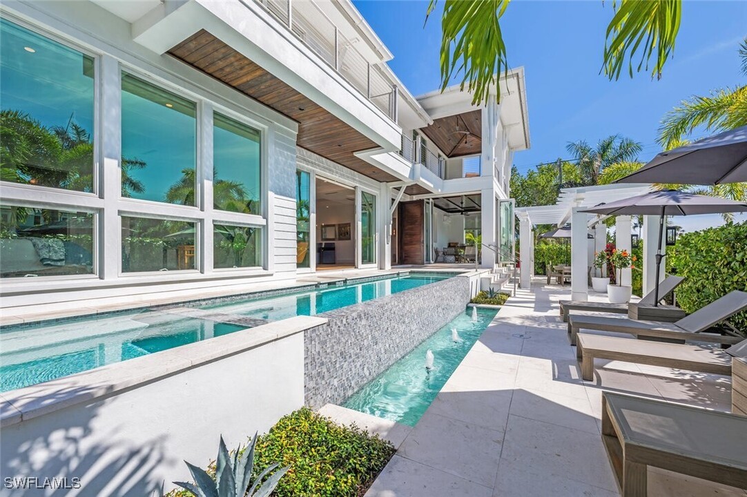 783 11th Ave S in Naples, FL - Building Photo