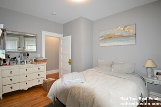 63 Mapleton St, Unit 1 in Boston, MA - Foto de edificio - Building Photo