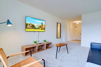 1600 S Eads St in Arlington, VA - Building Photo - Building Photo
