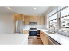 1411 190th Ave NE in East Bethel, MN - Foto de edificio - Building Photo