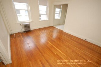 231 Park Dr, Unit 26 in Boston, MA - Foto de edificio - Building Photo