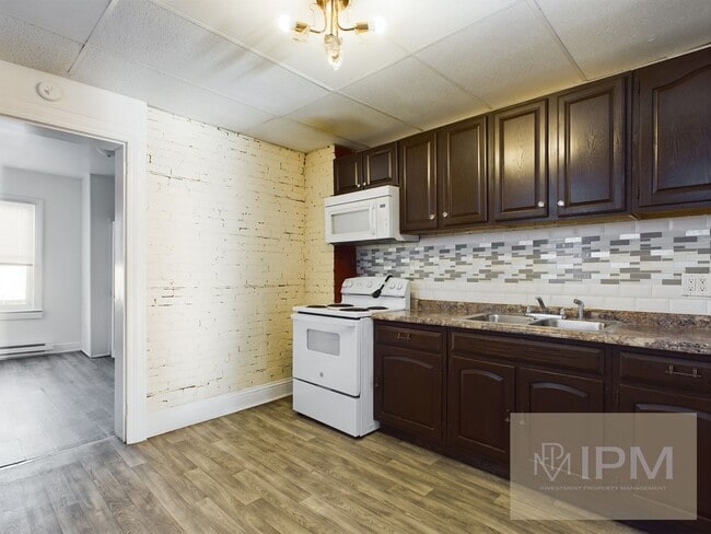 property at 319 N Penn St