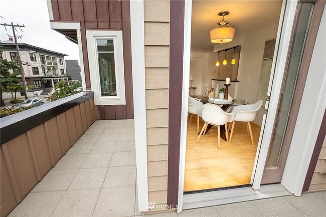 124 Bellevue Ave E, Unit 202 in Seattle, WA - Building Photo - Building Photo
