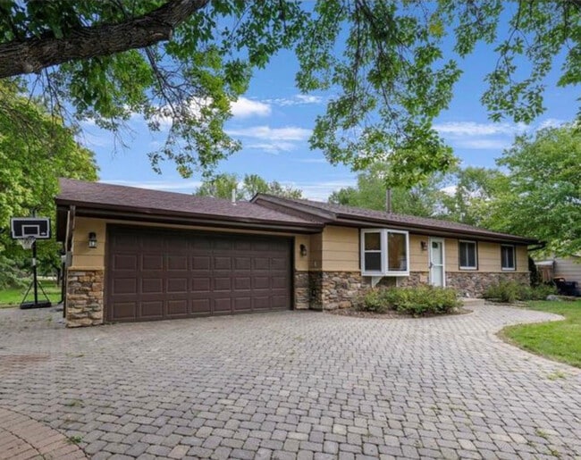 5310 Summer St SE in Prior Lake, MN - Foto de edificio - Building Photo