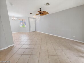 9706 Roundstone Cir in Ft. Myers, FL - Building Photo - Building Photo