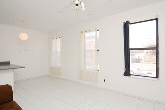 533 N Claremont Ave, Unit G03C in Chicago, IL - Building Photo - Building Photo