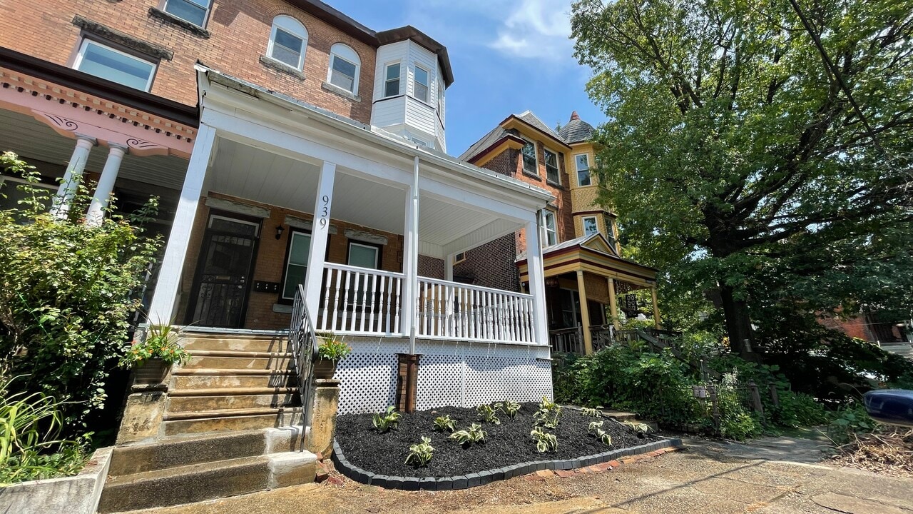 939 S Saint Bernard St, Unit Apt 1 in Philadelphia, PA - Building Photo