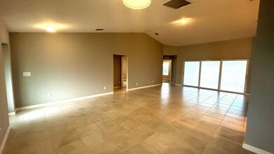 402 NW 7th Pl in Cape Coral, FL - Building Photo - Building Photo