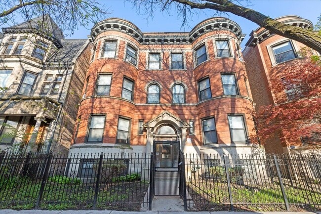 property at 5018 S Blackstone Ave