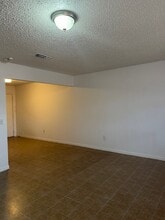 1305 S Maddox Ave in Dumas, TX - Building Photo - Building Photo