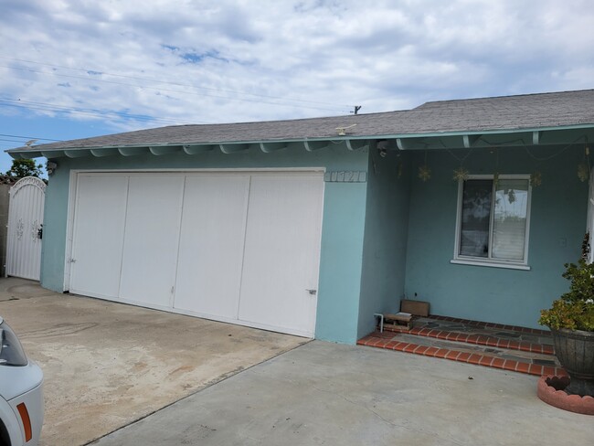 11721 Puryear Ln in Garden Grove, CA - Foto de edificio - Building Photo