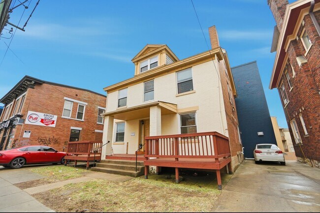 77 W McMillan St in Cincinnati, OH - Building Photo - Building Photo