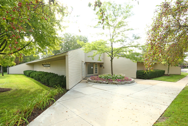 Brookdale Apartments in South Lyon, MI - Foto de edificio - Building Photo