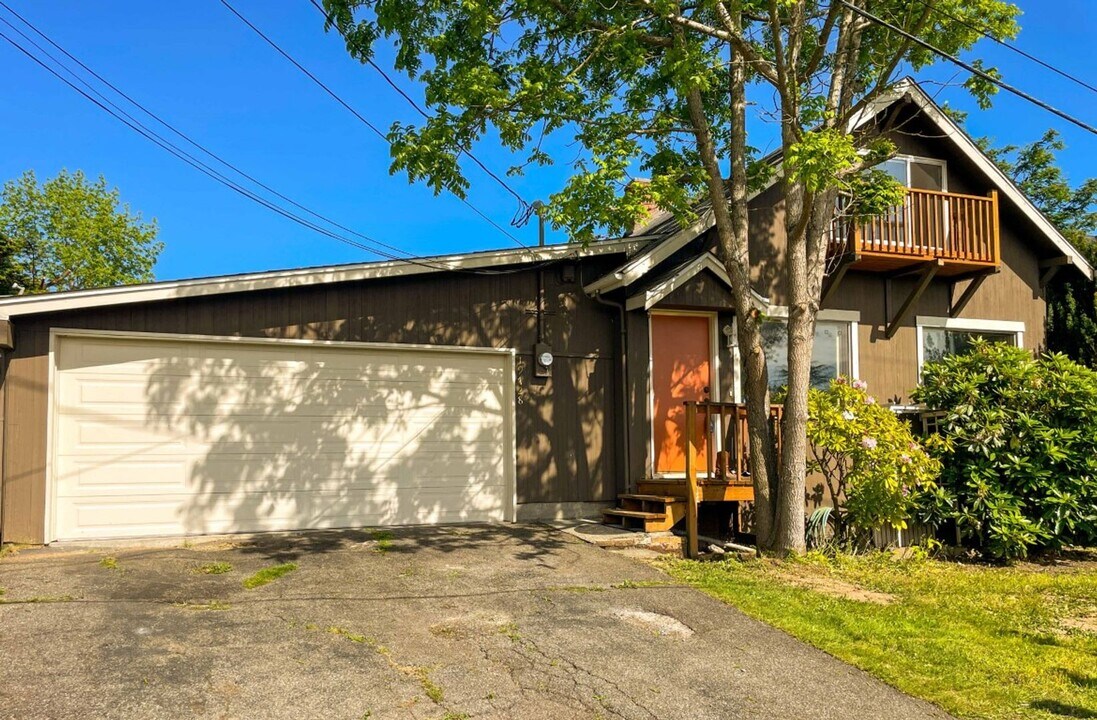 19728 21st Ave NW in Shoreline, WA - Foto de edificio